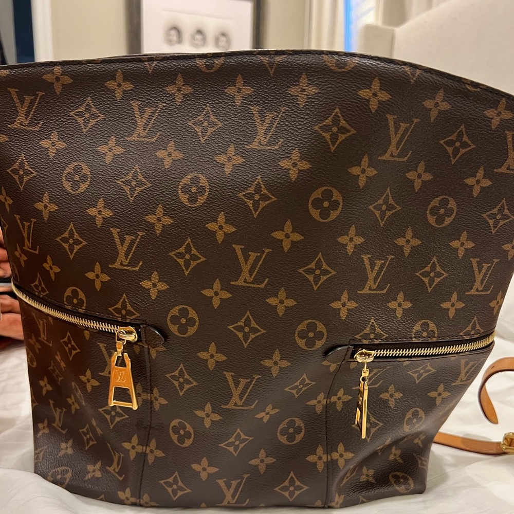 Louis Vuitton Melie Hobo